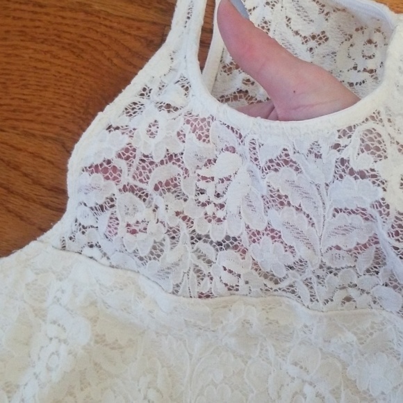 Lace dress - Picture 2 of 5